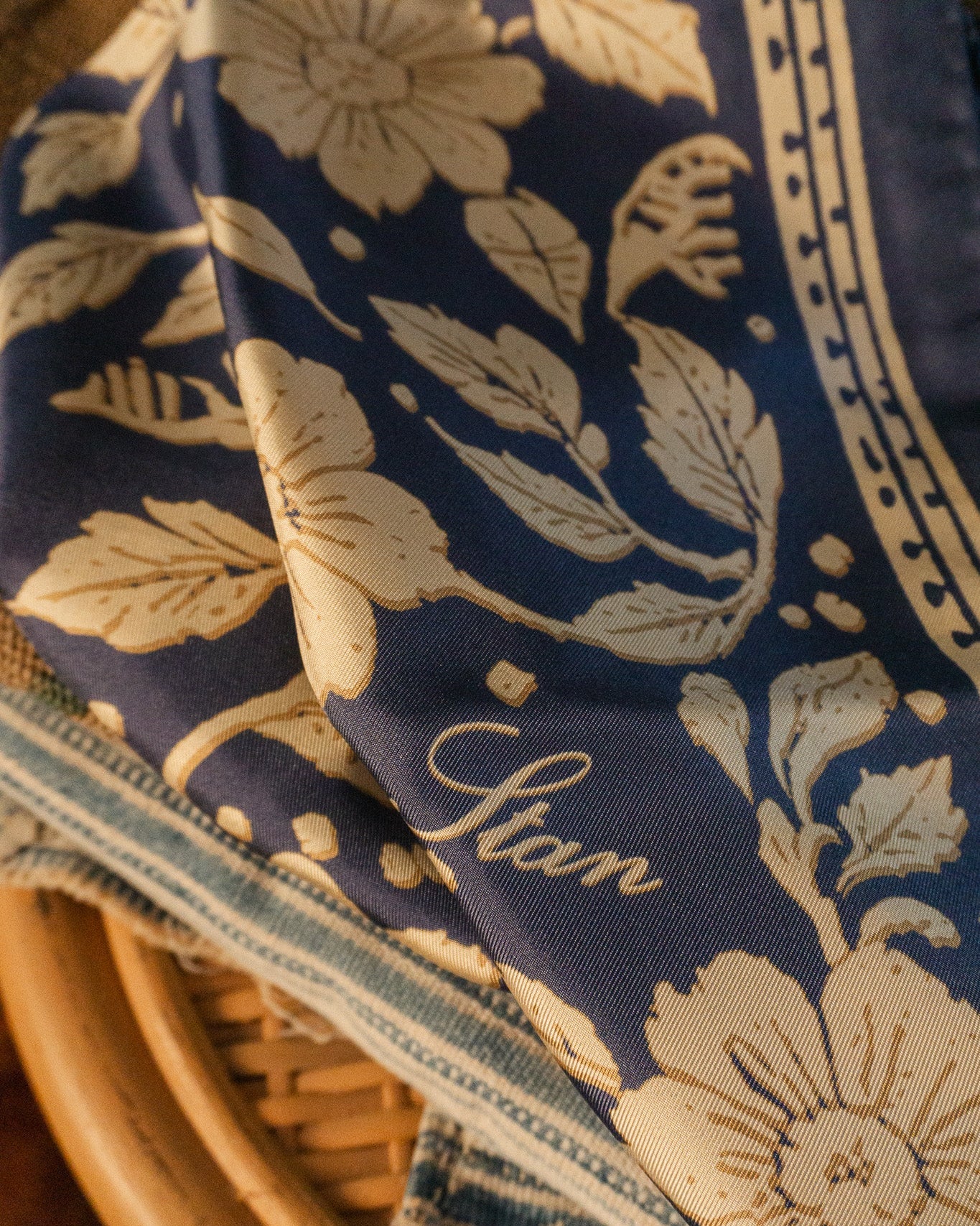 The Silk Scarf (Navy)